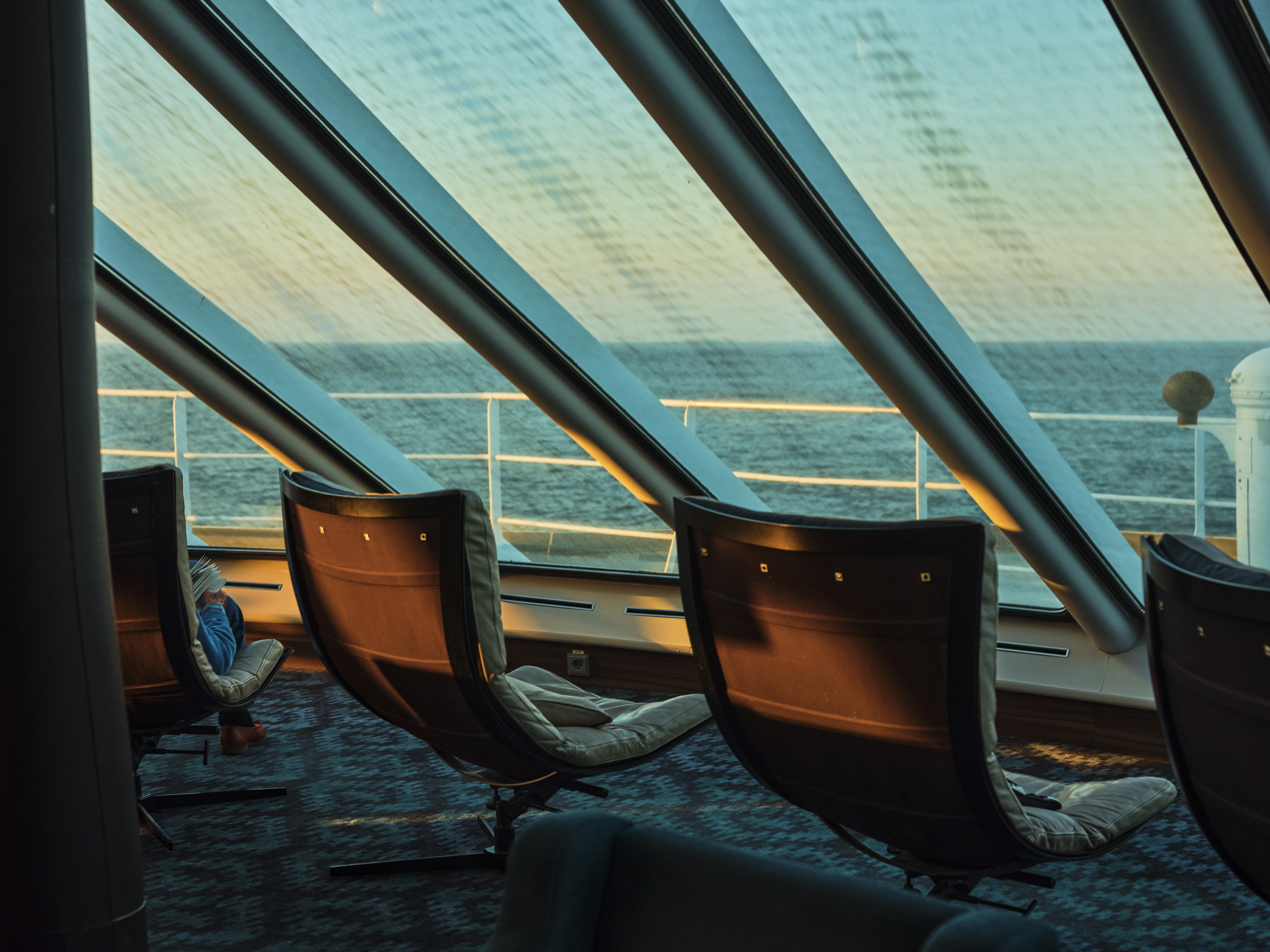 MS Polarlys - Explorer Lounge & Bar
